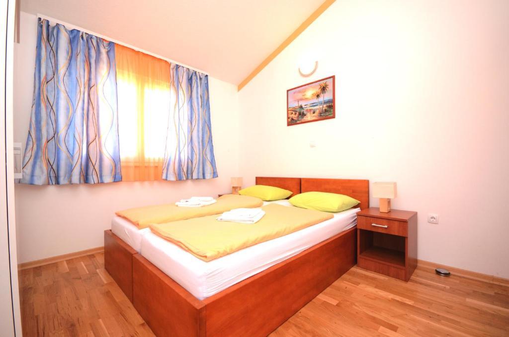 Apartments And Rooms Stipe Podstrana Rom bilde