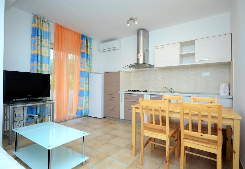Apartments And Rooms Stipe Podstrana Rom bilde